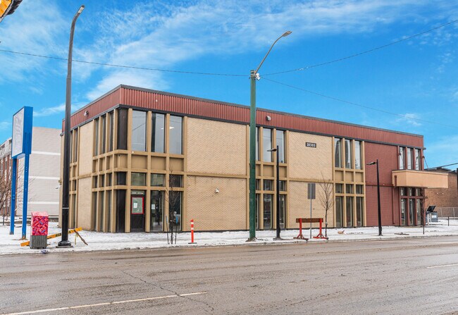 Plus de détails pour 10303 107th Ave NW, Edmonton, AB - Bureau/Commerce de détail à louer