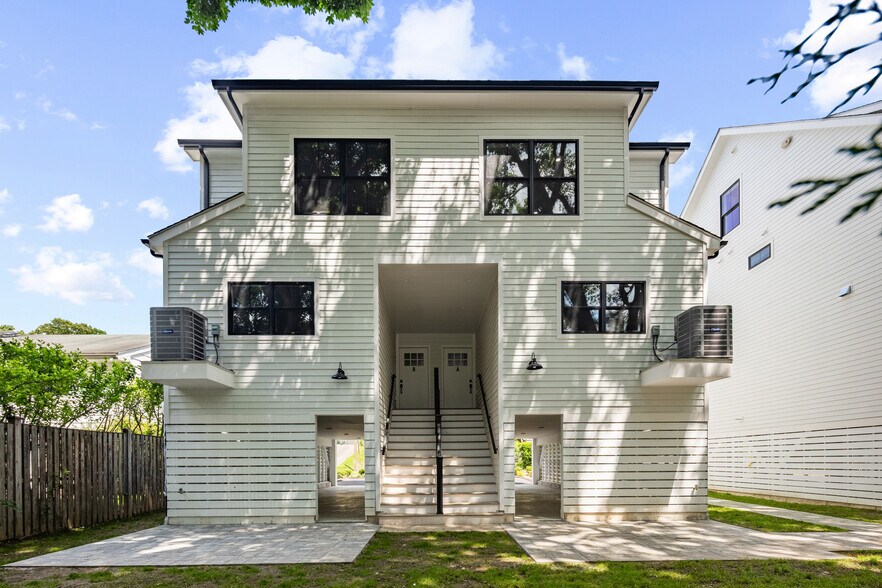 26 Homestead Ln, Greenwich, CT à vendre - Photo du bâtiment - Image 2 de 32