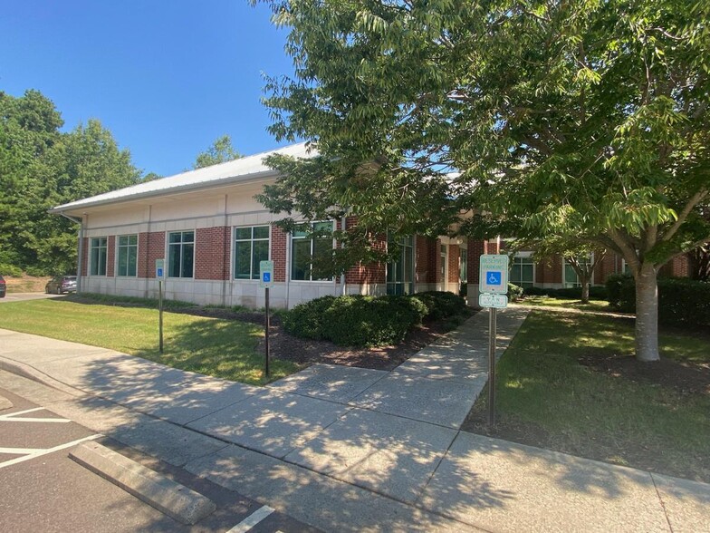 10330 Staples Mill Rd, Glen Allen, VA for lease - Primary Photo - Image 1 of 4