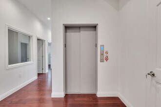 1112 N Sherbourne Dr, West Hollywood, CA for lease Interior Photo- Image 2 of 19