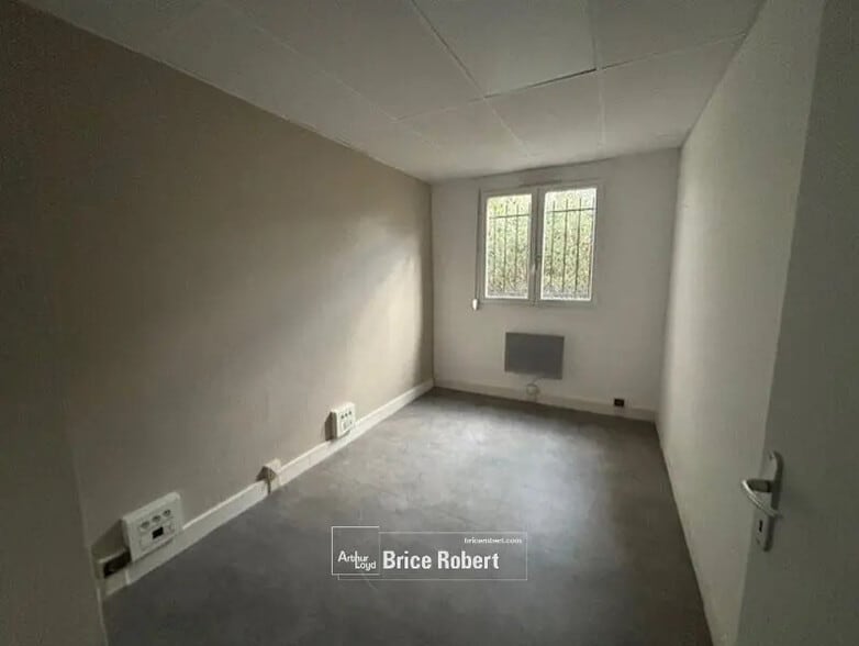 Retail in Lyon for lease - Interior Photo - Image 3 of 5