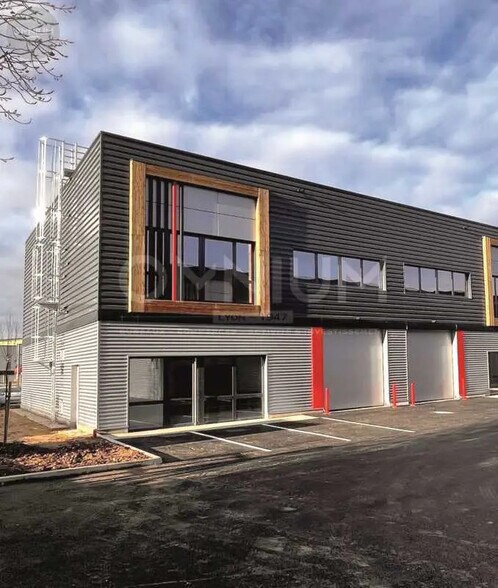 Flex dans Saint-Quentin-Fallavier à louer - Photo du bâtiment - Image 2 de 4