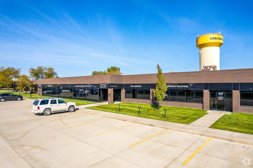 4400-4498 SW 114th St, Urbandale, IA à louer - Photo du bâtiment - Image 1 de 5