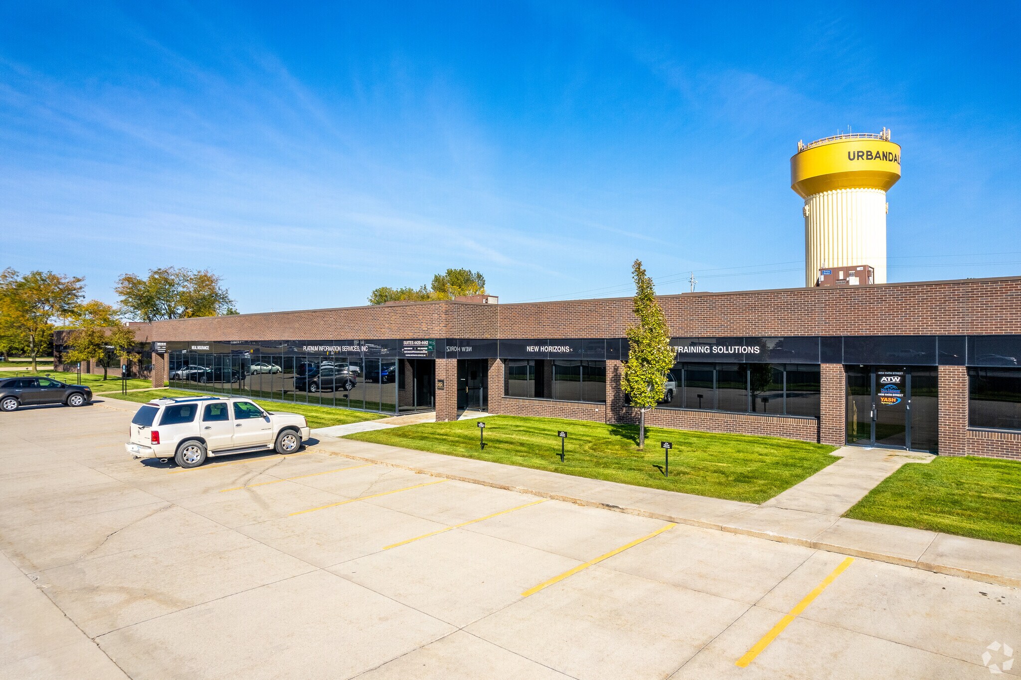 4400-4498 SW 114th St, Urbandale, IA à louer Photo du bâtiment- Image 1 de 6