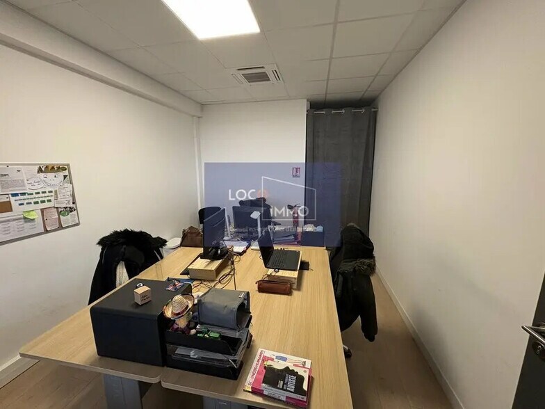 Office in Pessac for lease - Interior Photo - Image 2 of 9