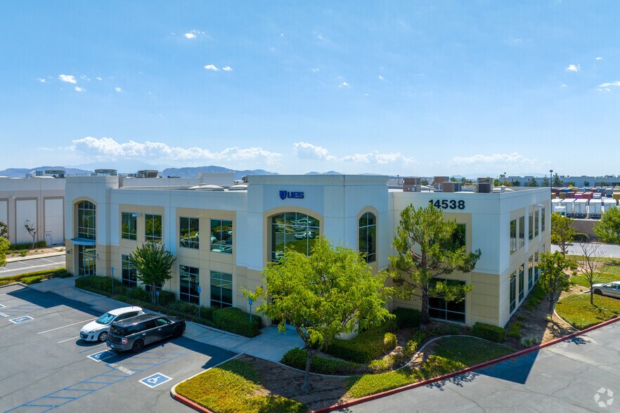 14538 Meridian Pky, Riverside, CA à vendre - Photo du bâtiment - Image 3 de 4