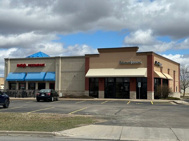 Plus de détails pour 3025-3027 Village Park Dr, Plover, WI - Commerce de détail à louer