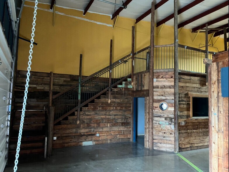 5681 Crater Lake Hwy, Central Point, OR à louer - Photo intérieure - Image 2 de 14