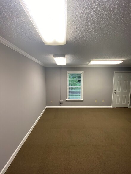 629 Lakeland East Dr, Flowood, MS à louer - Photo intérieure - Image 3 de 5
