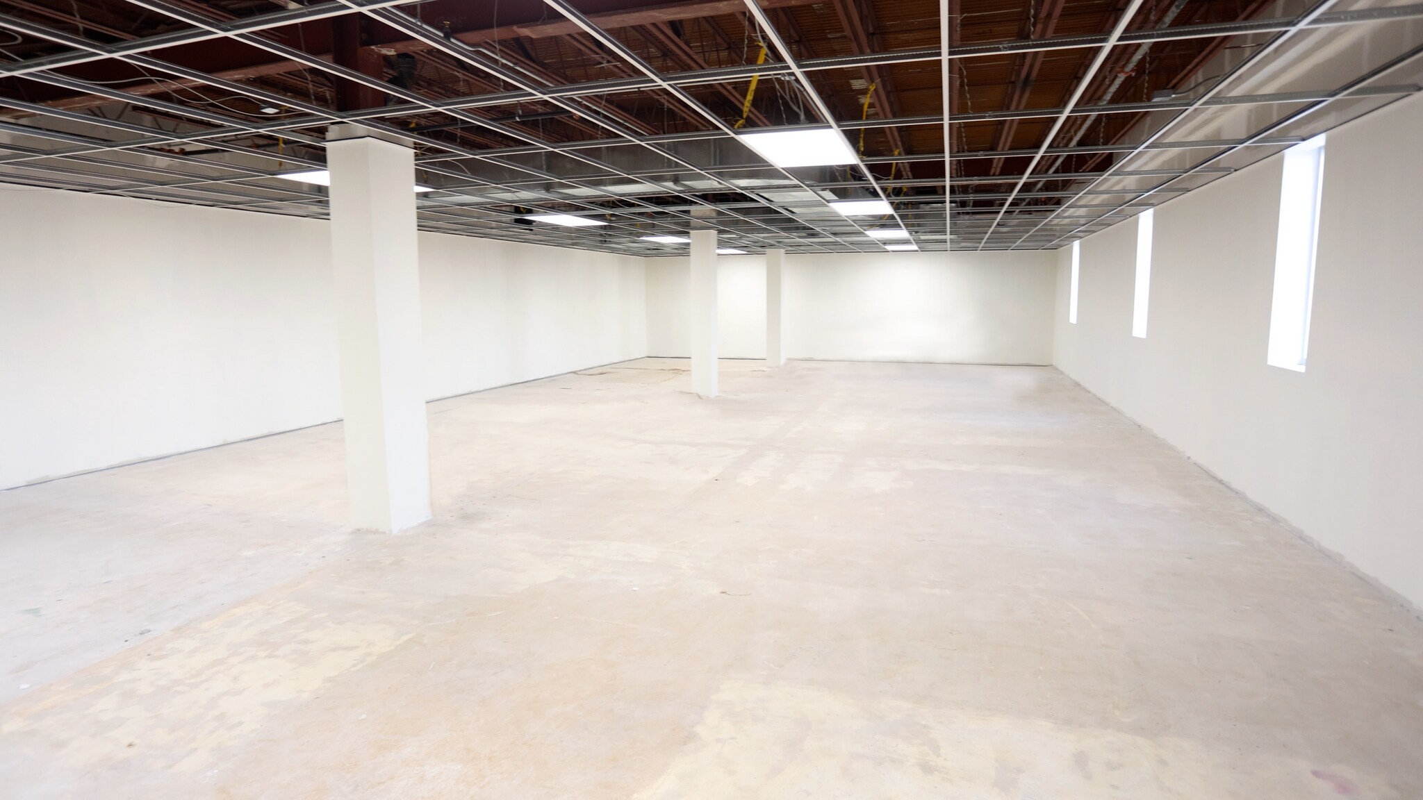 2674 W Jefferson Ave, Trenton, MI à louer Photo intérieure- Image 1 de 1