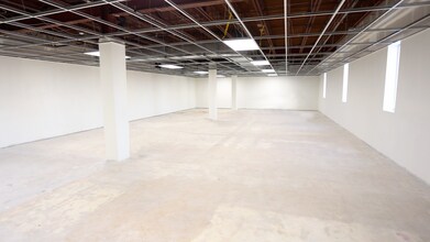 2674 W Jefferson Ave, Trenton, MI à louer Photo intérieure- Image 1 de 1