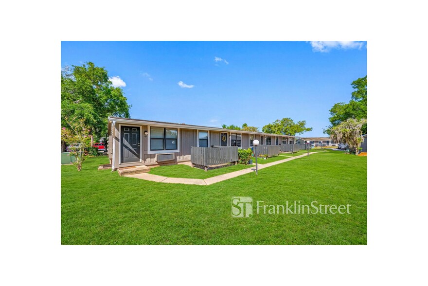 18933 Quercus Dr, Hudson, FL à vendre - Photo du bâtiment - Image 3 de 29