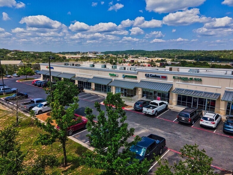 121 Bulverde Crossing Rd, Bulverde, TX à louer - Photo du bâtiment - Image 1 de 5