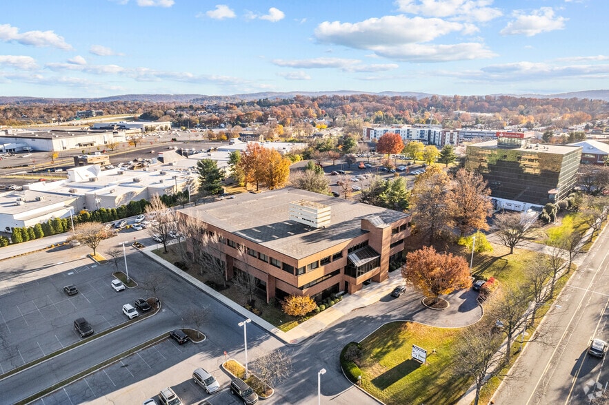 1100 Berkshire Blvd, Wyomissing, PA for lease - Aerial - Image 2 of 26