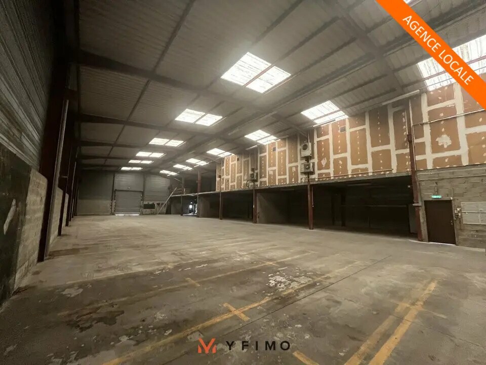 Flex in Élancourt for lease Building Photo- Image 1 of 6