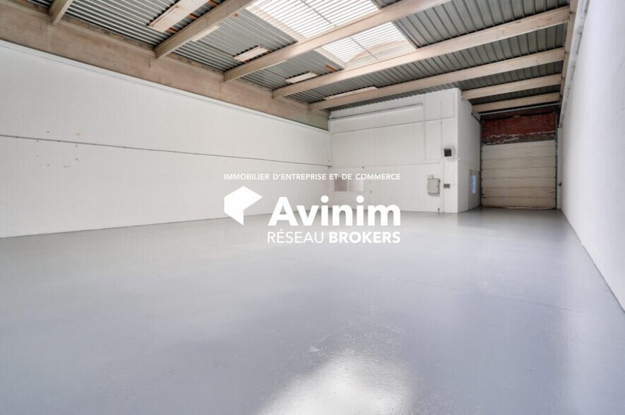 Industrial in SAINT-OUEN-L'AUMONE for lease - Interior Photo - Image 1 of 3