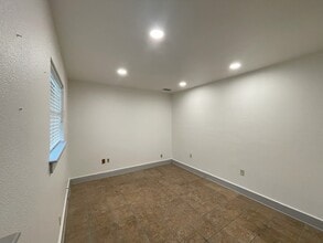5 Upper Cibolo Creek Rd, Boerne, TX for lease Interior Photo- Image 1 of 3