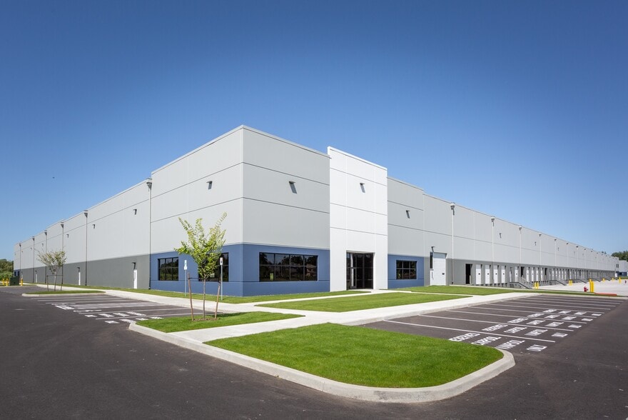 NE Riverside Pky, Gresham, OR for lease - Building Photo - Image 2 of 9