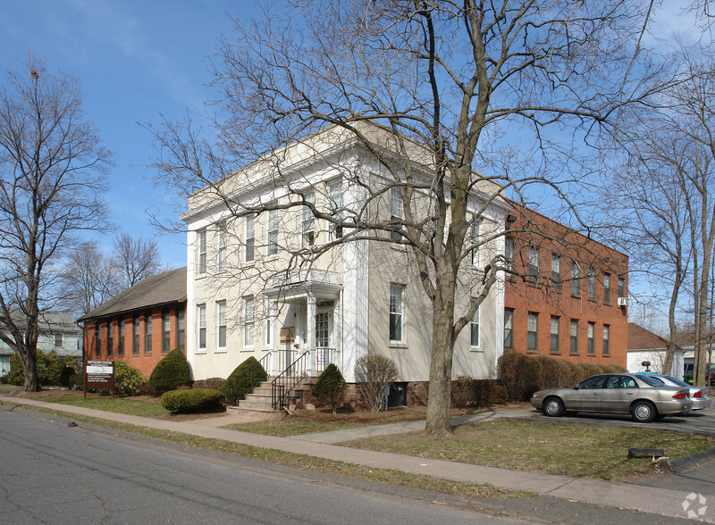 20 Westbrook St, East Hartford, CT à vendre - Photo du bâtiment - Image 1 de 1