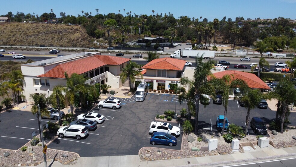 911 Hacienda Dr, Vista, CA à louer - Photo du bâtiment - Image 2 de 10