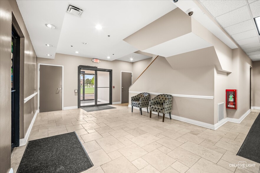 1530 N Randall Rd, Elgin, IL à vendre - Photo du bâtiment - Image 3 de 15