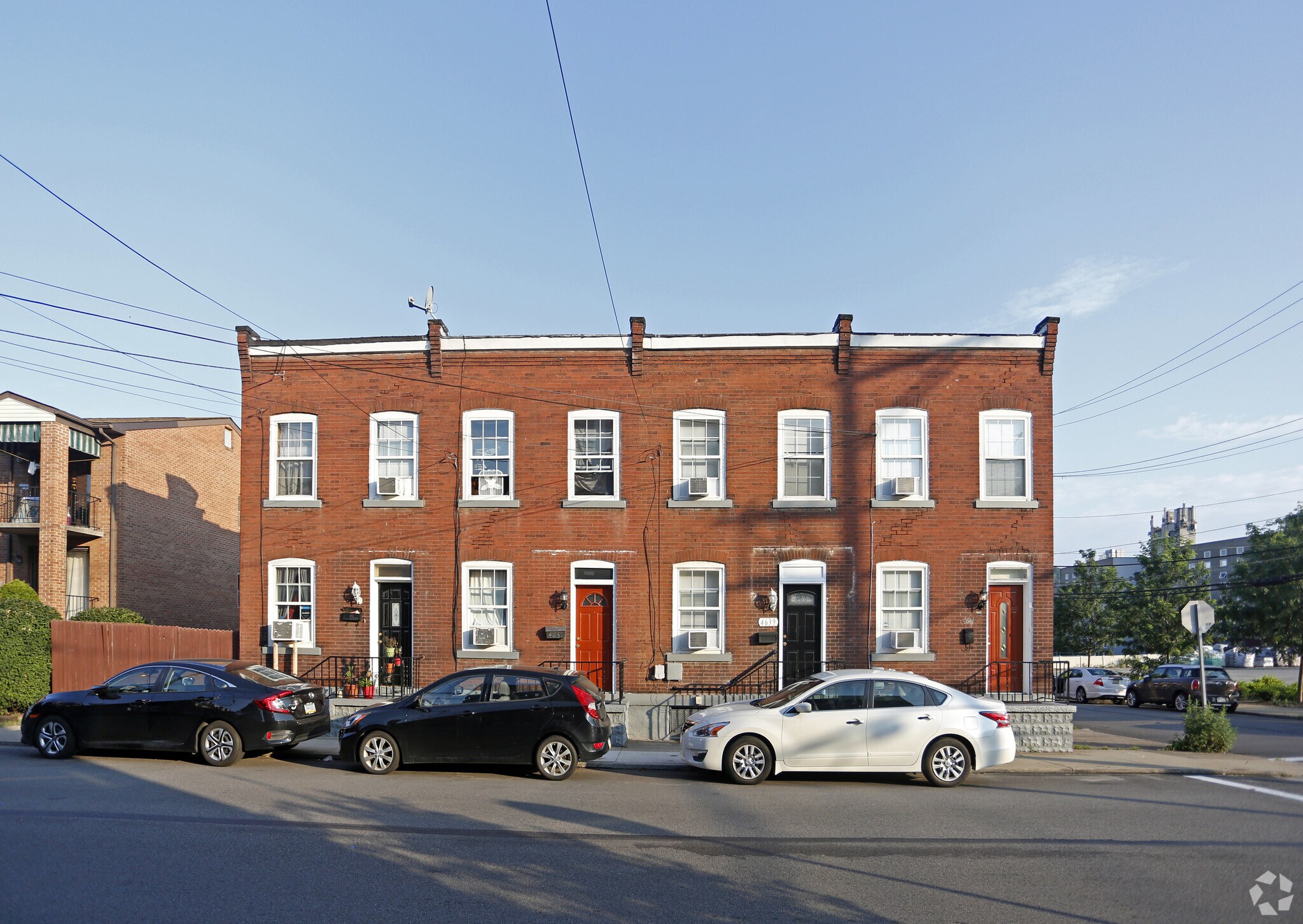 Lawrenceville Townhomes portefeuille de 3 propriétés à vendre sur LoopNet.ca Photo principale- Image 1 de 11