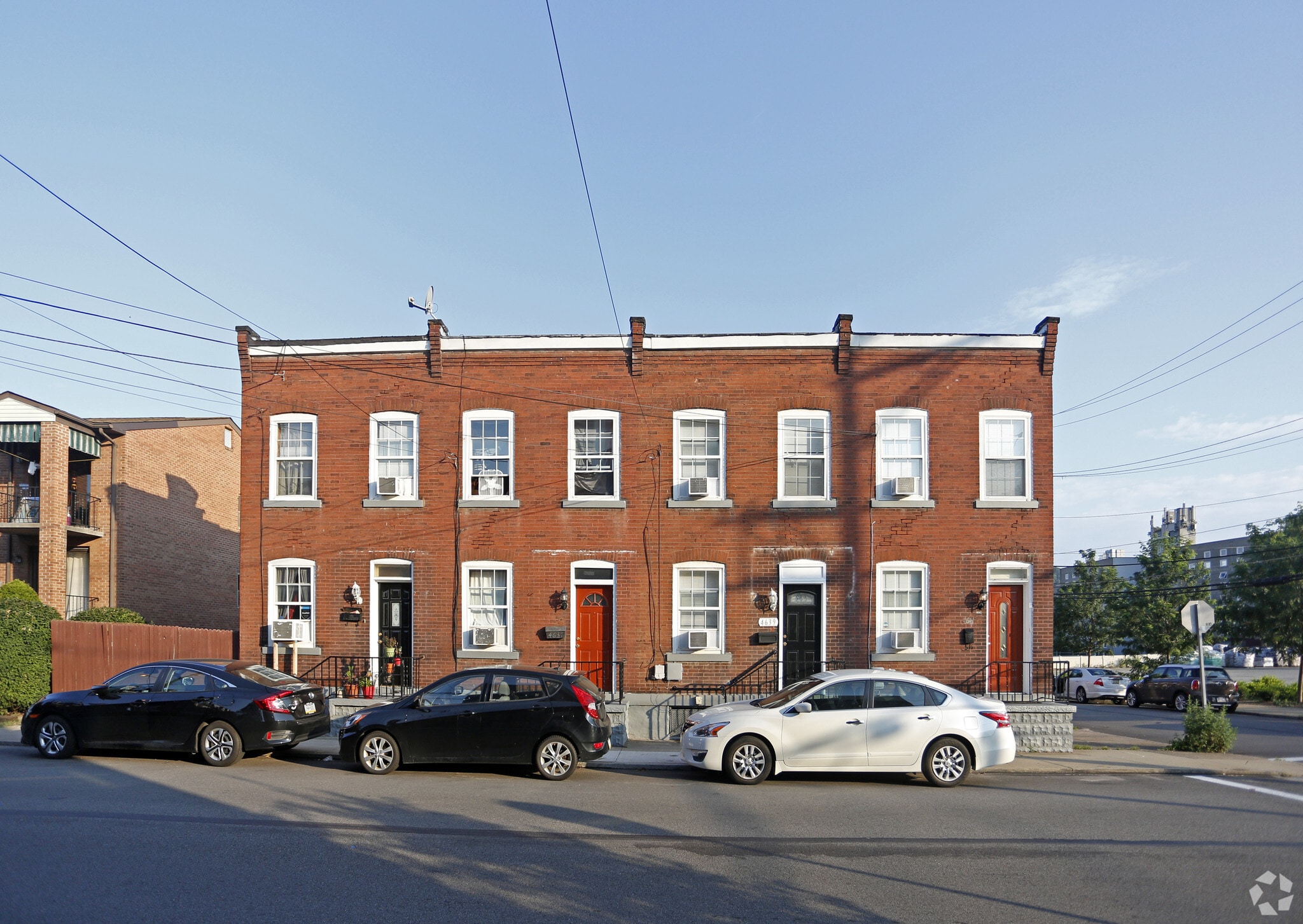Lawrenceville Townhomes portfolio of 3 properties for sale on LoopNet.ca Primary Photo- Image 1 of 11