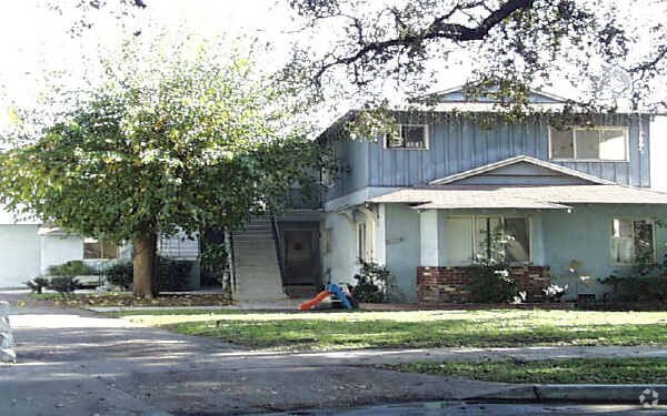 216 S Glenwood Pl, Burbank, CA for sale Primary Photo- Image 1 of 3