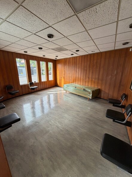 3565 NE Sandy Blvd, Portland, OR for lease - Building Photo - Image 3 of 15