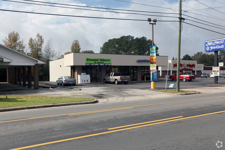 214 E 4th Ave, Red Springs, NC for sale - Primary Photo - Image 1 of 2