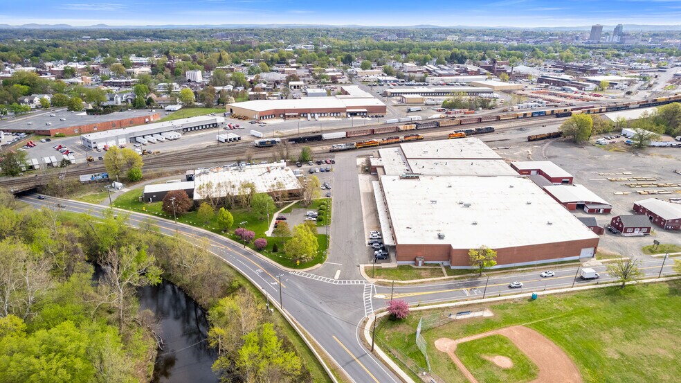 26 Sears Way, West Springfield, MA à louer - Photo du bâtiment - Image 3 de 34