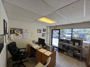 3551 23rd Ave S, Lake Worth, FL for lease Interior Photo- Image 2 of 4