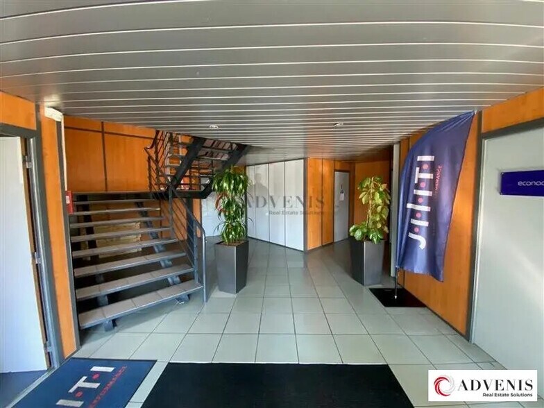 Office in Mérignac for lease - Lobby - Image 2 of 12
