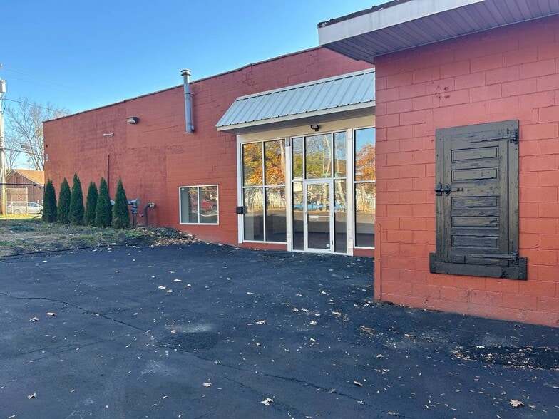 22 Pershing Ave, Poughkeepsie, NY à vendre - Photo du bâtiment - Image 3 de 18