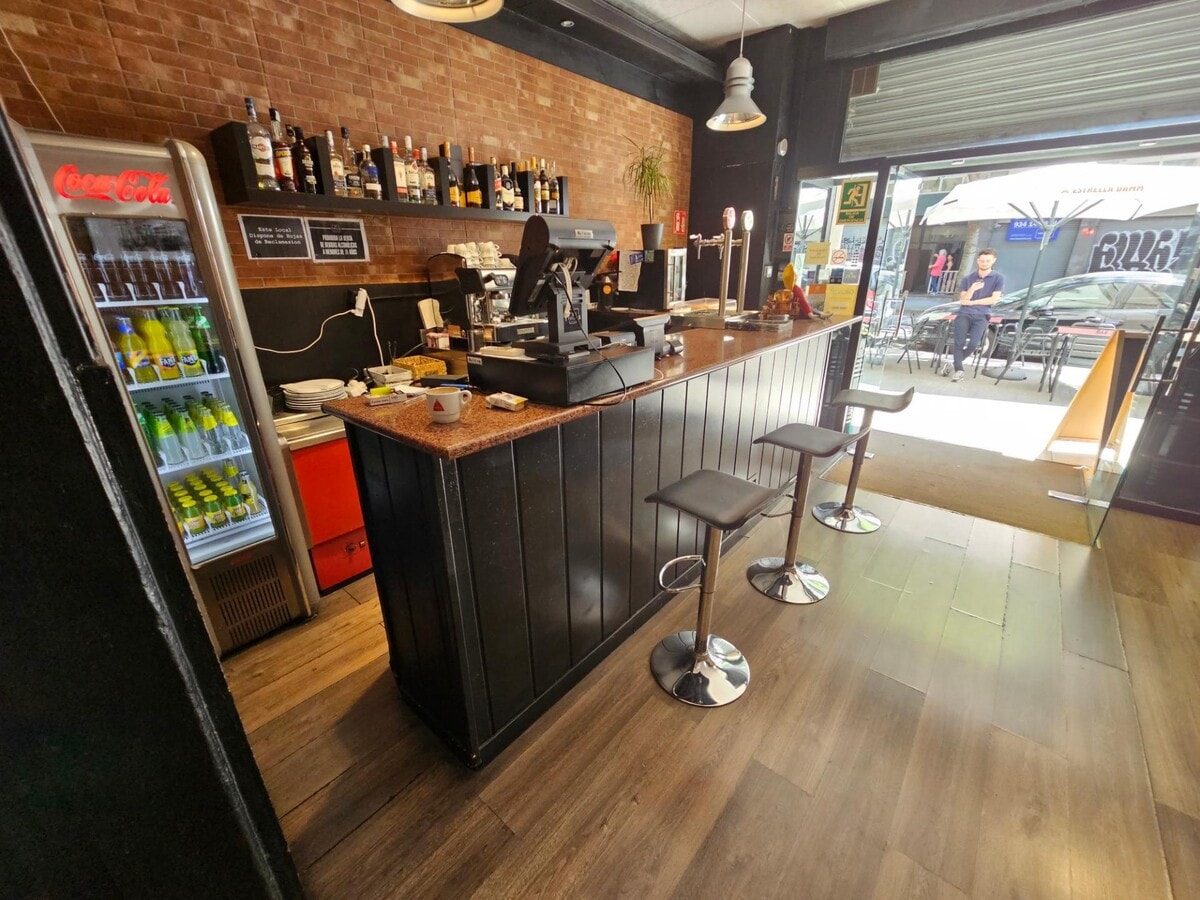 Barcelona, BAR 08013 - Unit 1 - - Interior Photo - Image 2 of 15