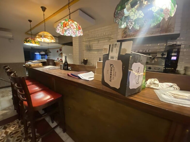 Retail in Barcelona, Barcelona for lease - Interior Photo - Image 3 of 8