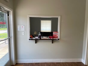 2284 Raleigh Ct, Clarksville, TN for lease Interior Photo- Image 1 of 10