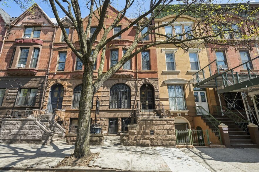 309 W 138th St, New York, NY à vendre - Photo du bâtiment - Image 1 de 24