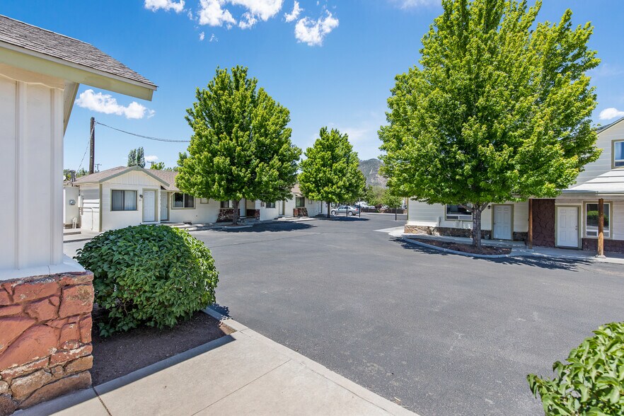 2010 E Route 66, Flagstaff, AZ à vendre - Photo principale - Image 1 de 21