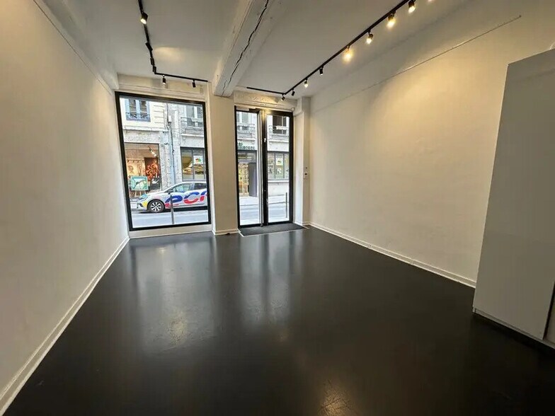 Retail in Lyon for lease - Building Photo - Image 2 of 3