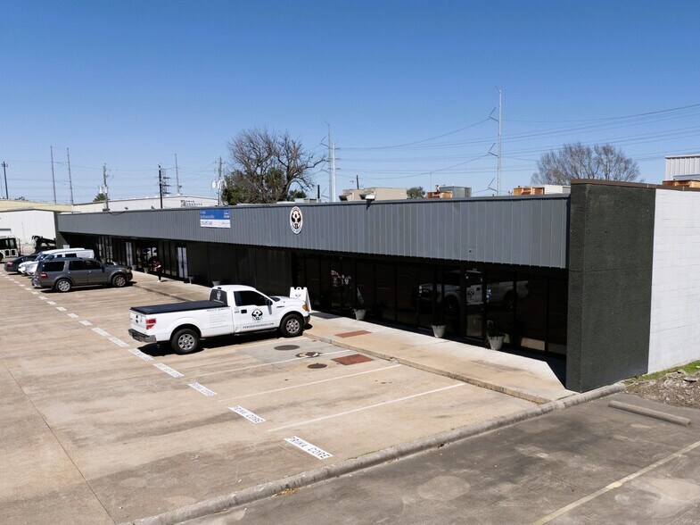 3030-3050 Antoine, Houston, TX à louer - Photo du bâtiment - Image 3 de 5