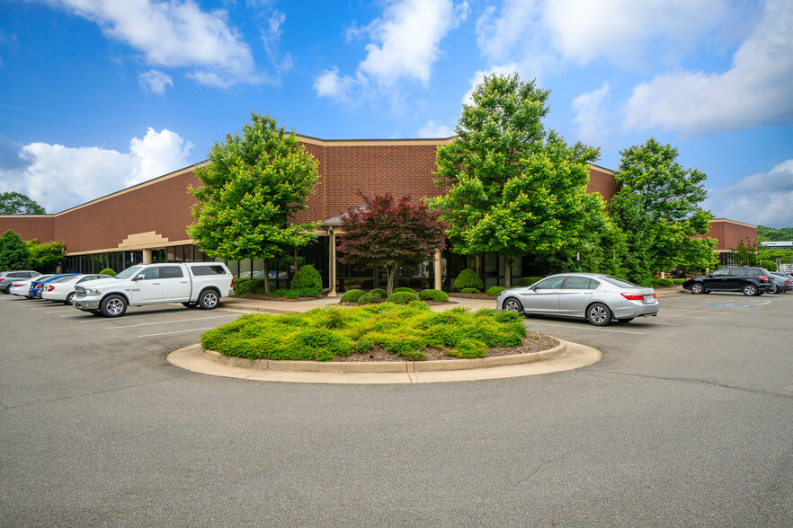 11905 Bowman Dr, Fredericksburg, VA à vendre - Photo du bâtiment - Image 1 de 1