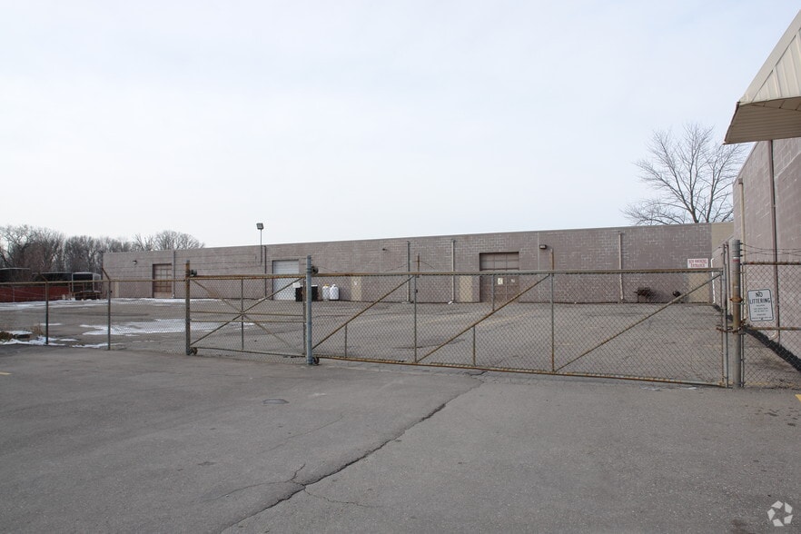 3497 W Pasadena Ave, Flint, MI à vendre - Photo du bâtiment - Image 2 de 2