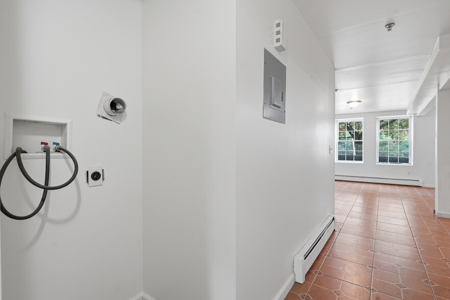 10 Eastman Ter, Poughkeepsie, NY à vendre - Photo principale - Image 1 de 39