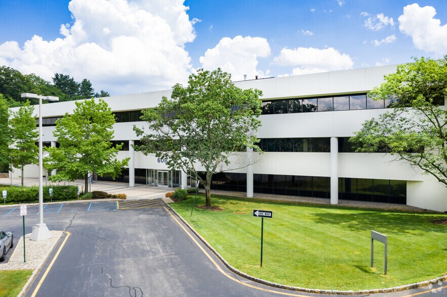 60 Columbia Rd, Morristown, NJ à louer - Photo du bâtiment - Image 1 de 18