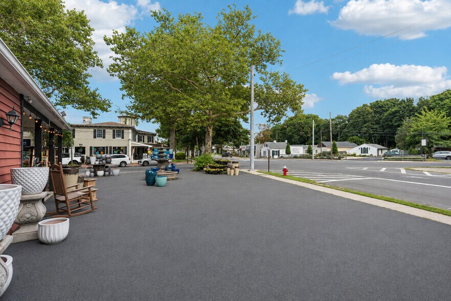 95 Love Ln, Mattituck, NY à vendre - Photo du bâtiment - Image 2 de 32