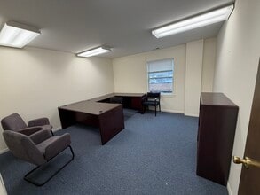 678 Westwood Ave, River Vale, NJ à louer Photo intérieure- Image 2 de 4