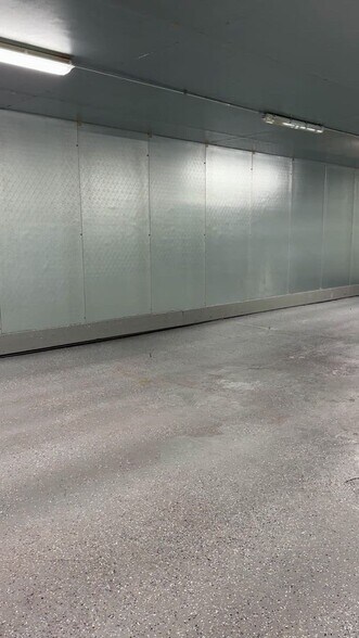 8802 Foster Ave, Brooklyn, NY à louer - Vidéo sur l’inscription commerciale - Image 2 de 11