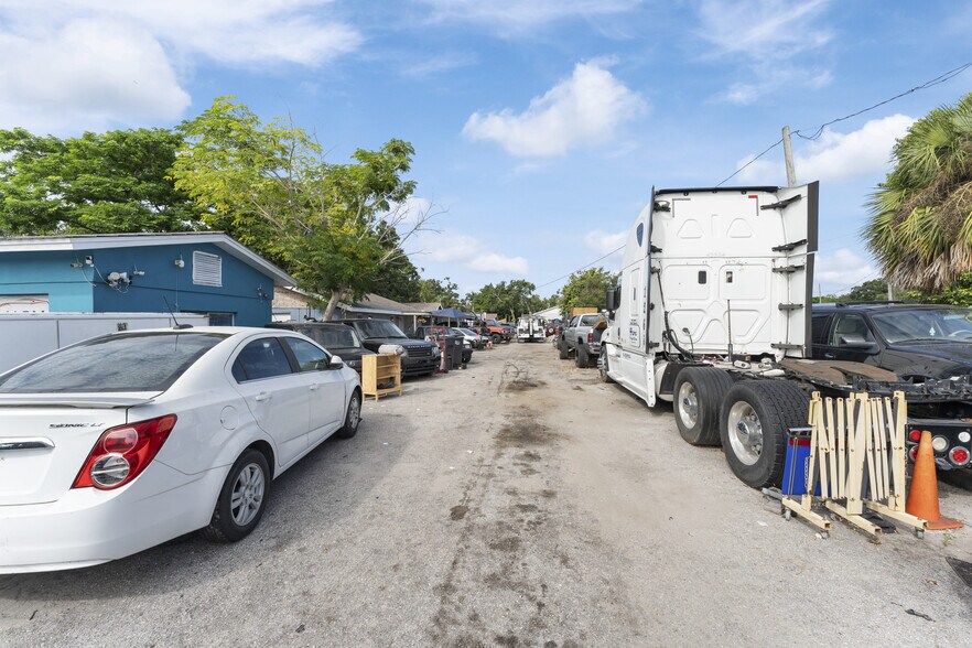 5712 15th St, Bradenton, FL à vendre - Photo du bâtiment - Image 3 de 45