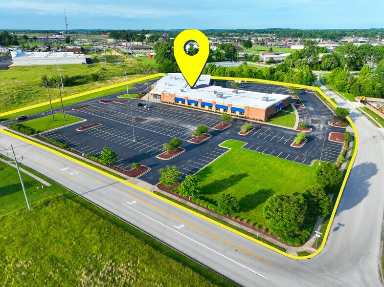 3151 Highland Pointe Dr, Owensboro, KY à louer - Photo du bâtiment - Image 2 de 7